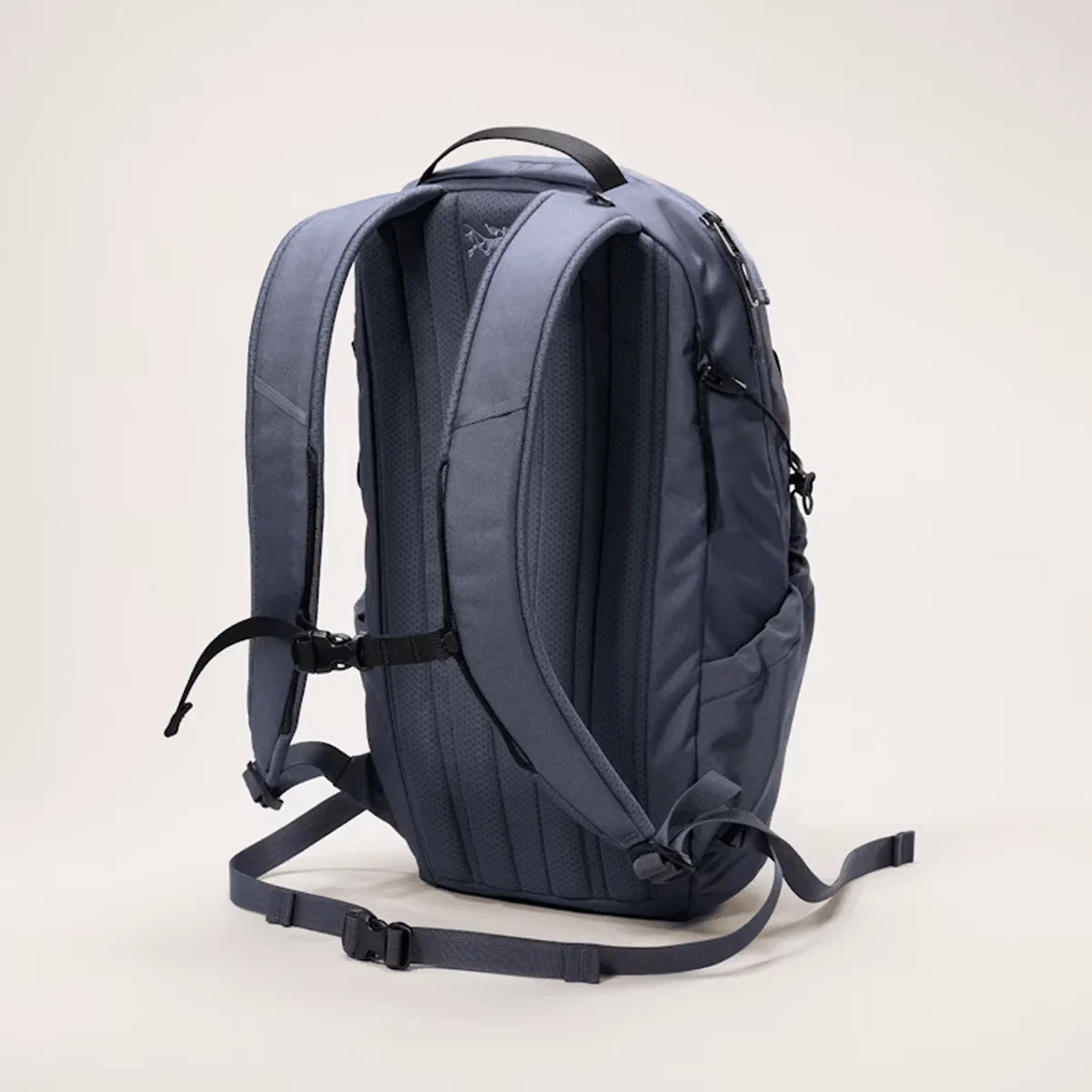 Arc'teryx Mantis 16 Backpack - Image 4