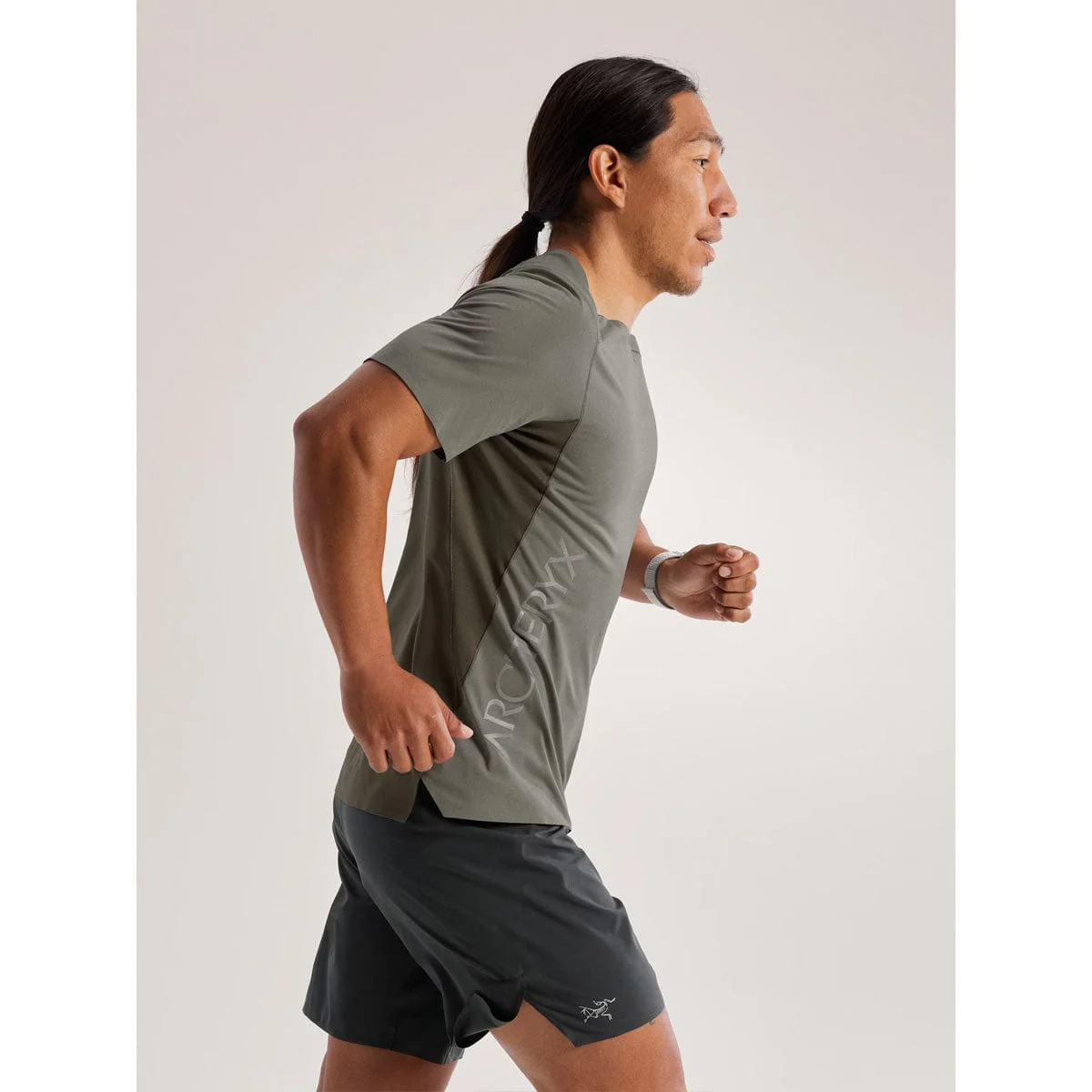 Arc'teryx Men's Norvan Downword Logo Short Sleeve Shirt - Image 5