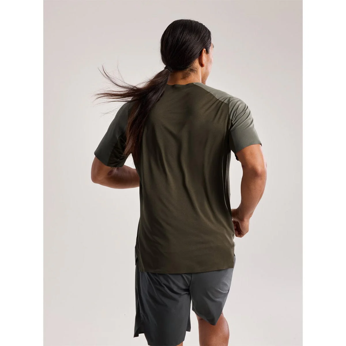 Arc'teryx Men's Norvan Downword Logo Short Sleeve Shirt - Image 6