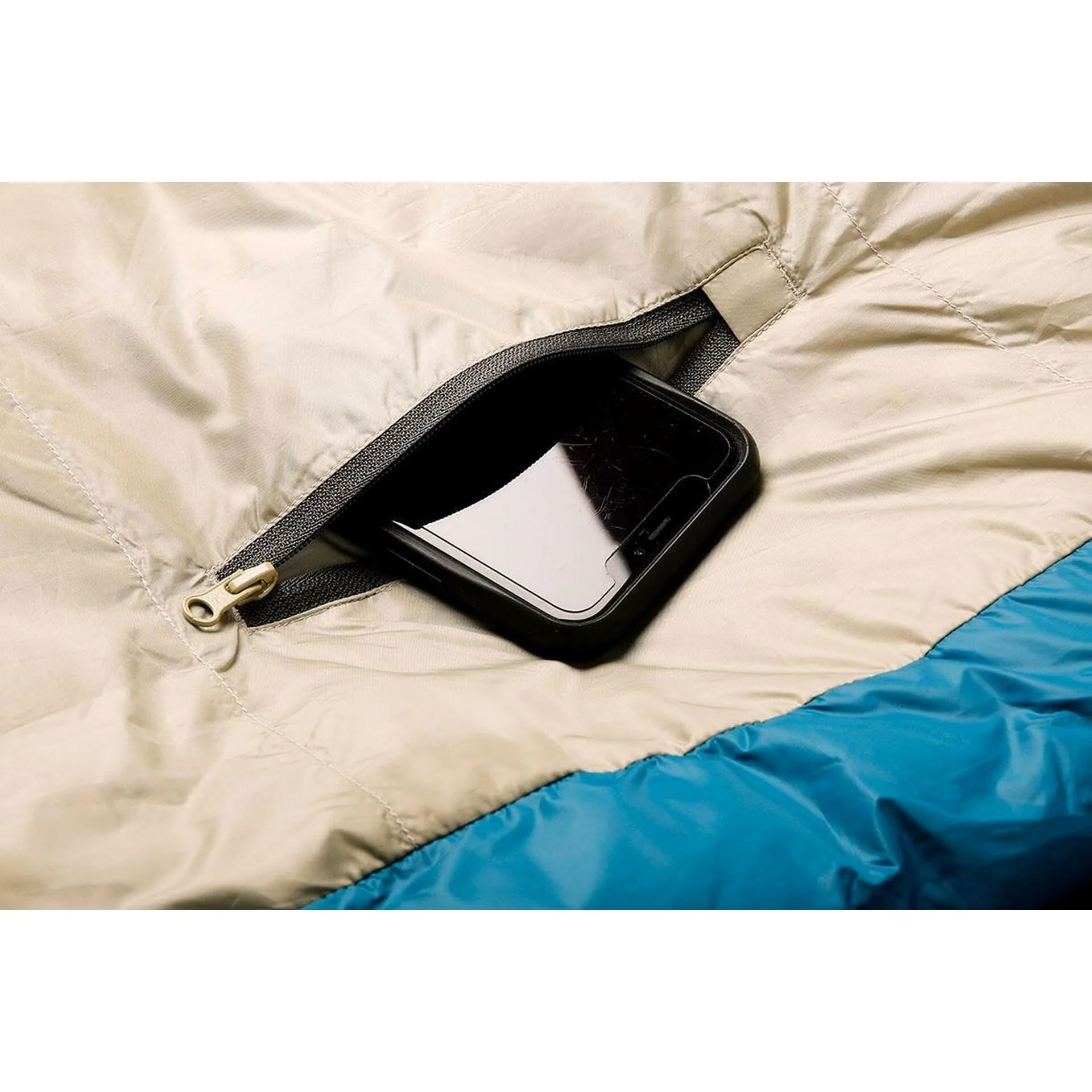 Kelty Cosmic 20 Degree 550 Down Sleeping Bag - Image 4