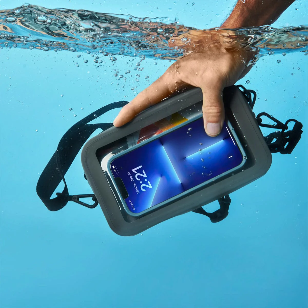 Nite Ize RunOff Waterproof Hip Pack - Image 7