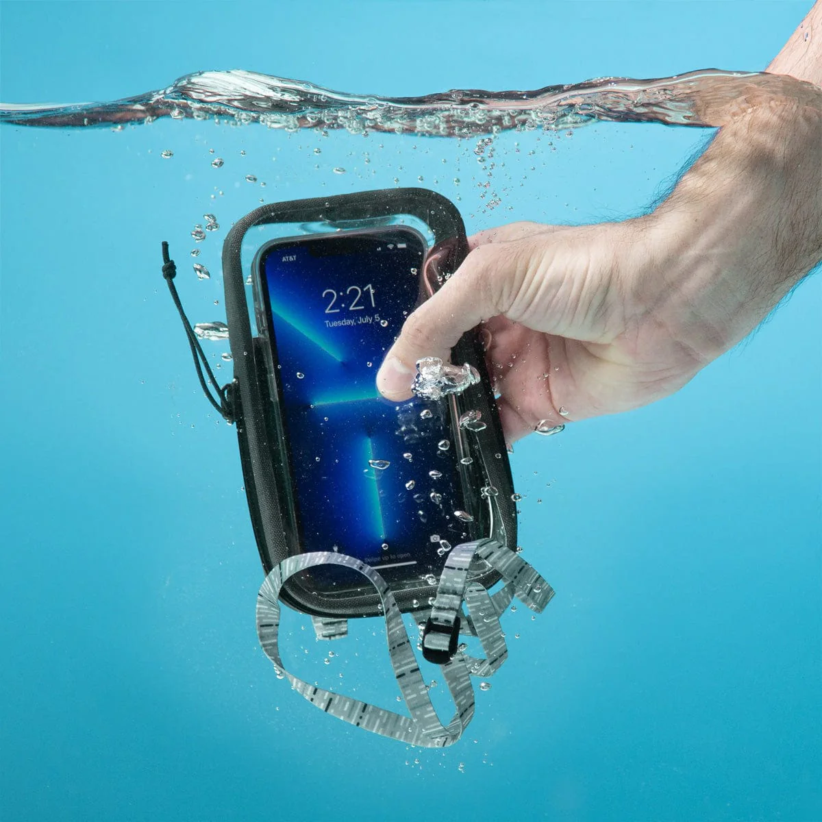 Nite Ize RunOff Waterproof Phone Case - Image 3