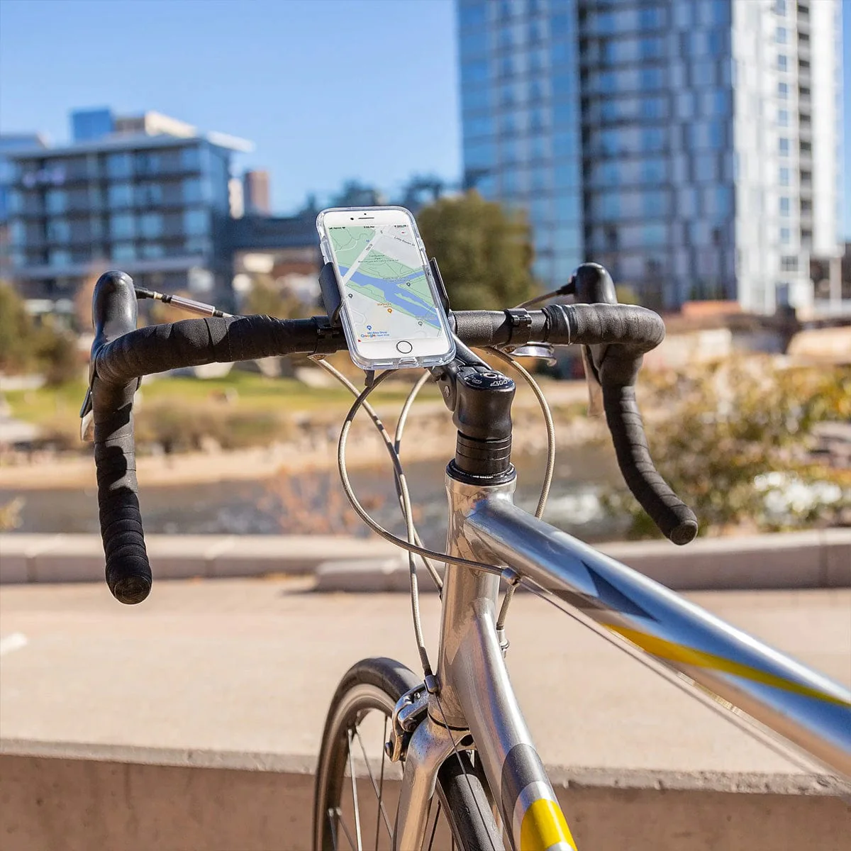 Nite Ize Squeeze Rotating Smarthphone Bar Mount - Image 4