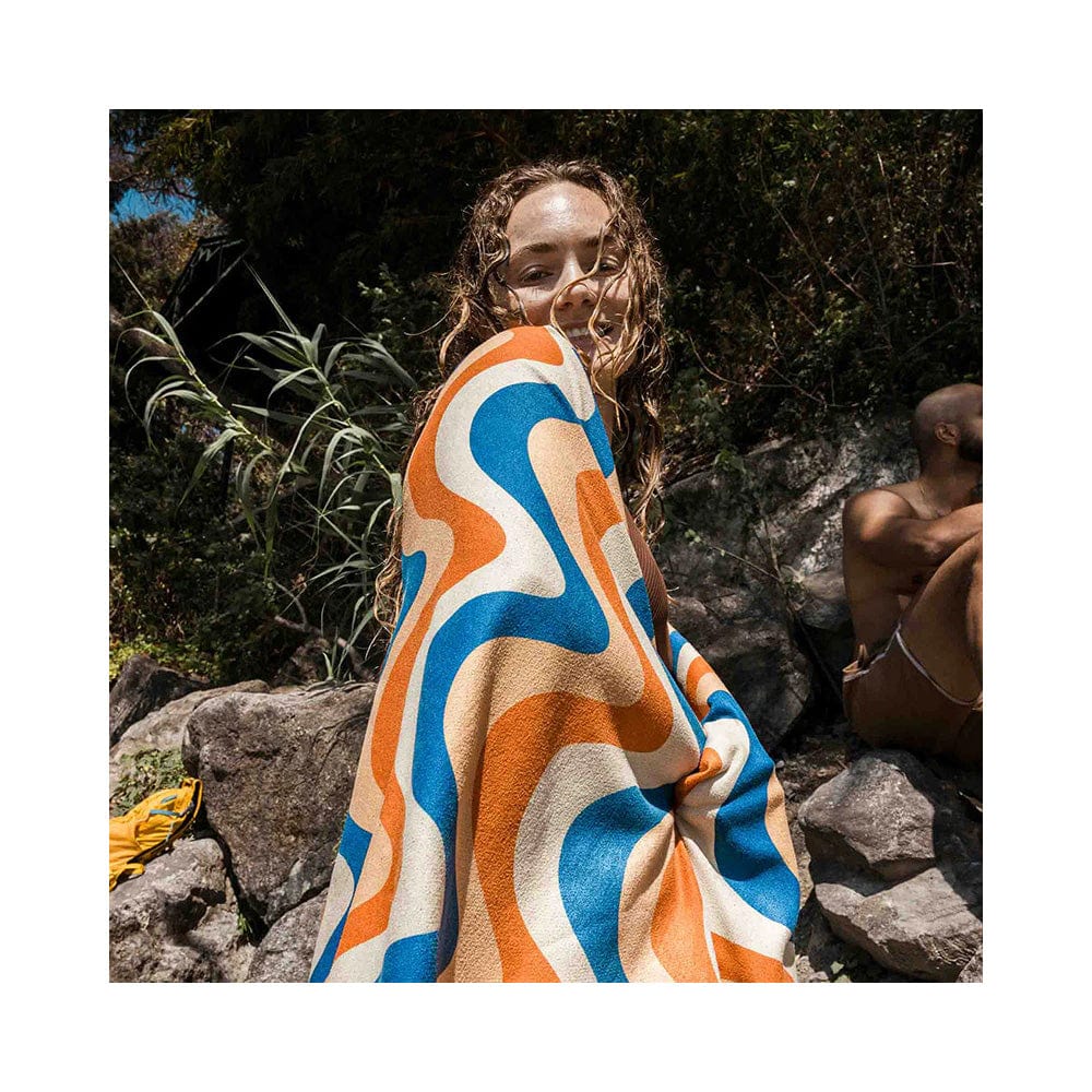 Nomadix Original Towel: Wave Orange - Image 4