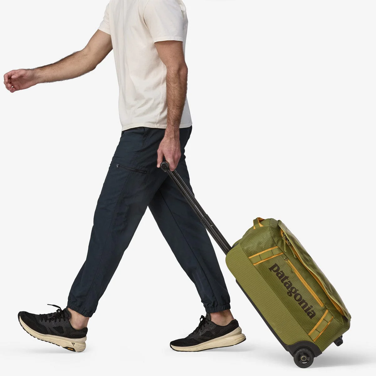 Patagonia Black Hole Wheeled Duffel 40L - Image 2