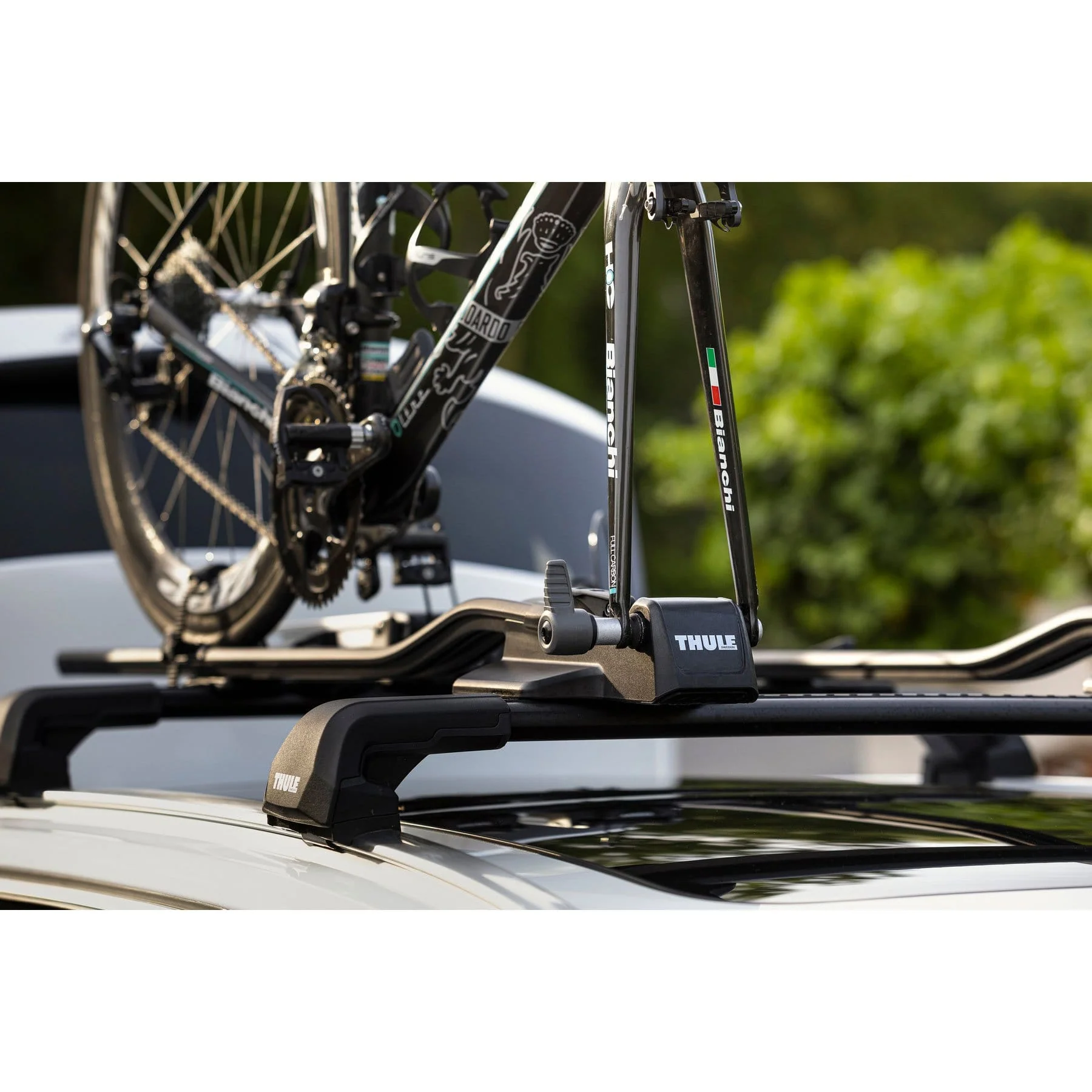 Thule FastRide Rooftop Fork Mount Bike Carrier - Image 4