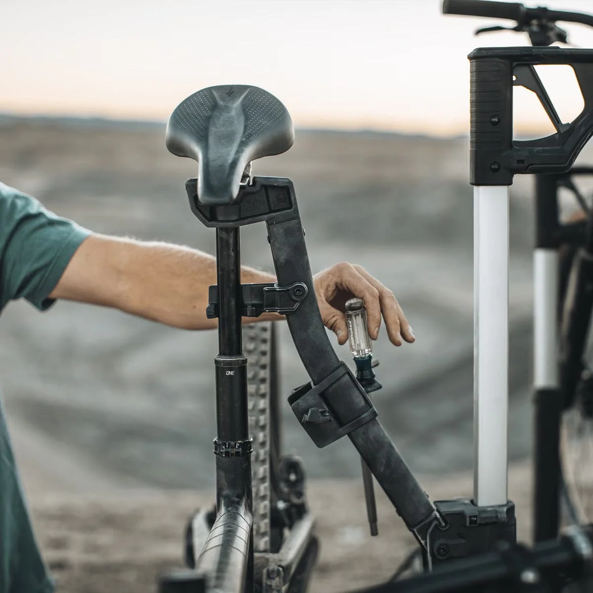 Thule Verse Bike Repair Holder - Image 5